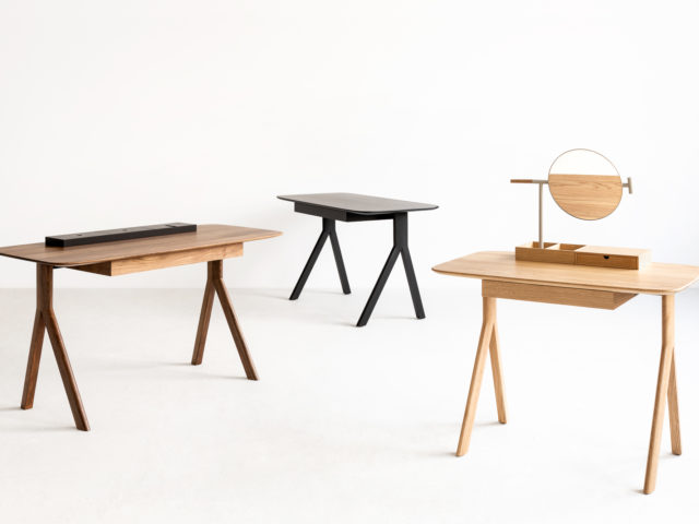 Drewniane biurka dla firmy Noti.