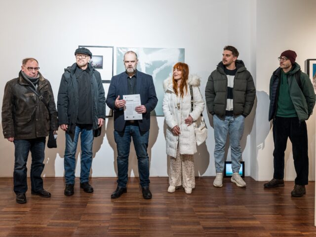 Autorzy wystawy podczas otwarcia wernisażu.