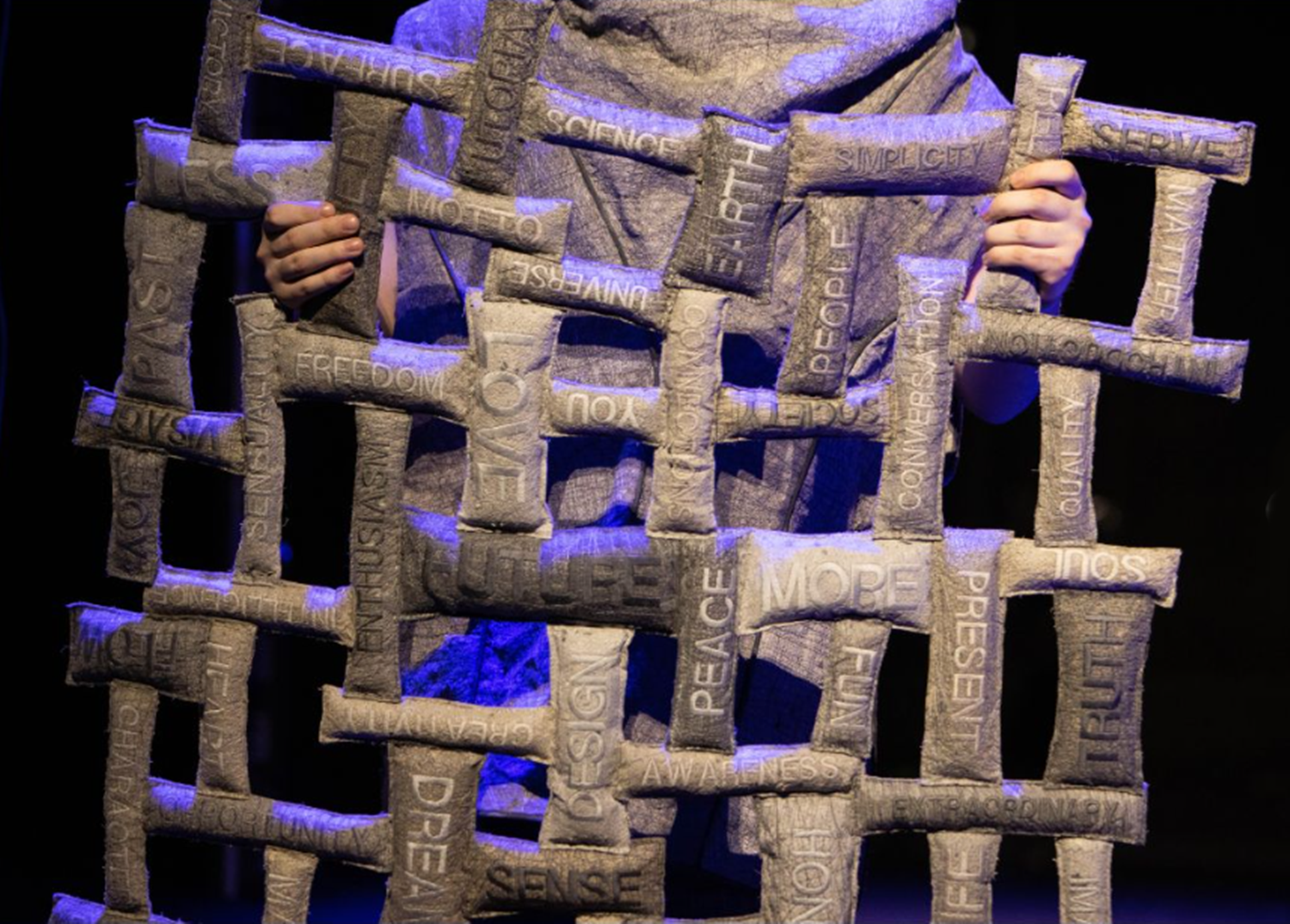 E. Cios-Jonas ,,STITCH FOR FUTURE” / ubiór unikatowy oraz obiekt-rekwizyt/ papier czerpany i nici celulozowe/ gala międzynarodowego konkursu Paper on Skin 2024/ Paranaple Arts Centre - Gala and Award Presentation/ Devonport, Tasmania, Australia (2024)