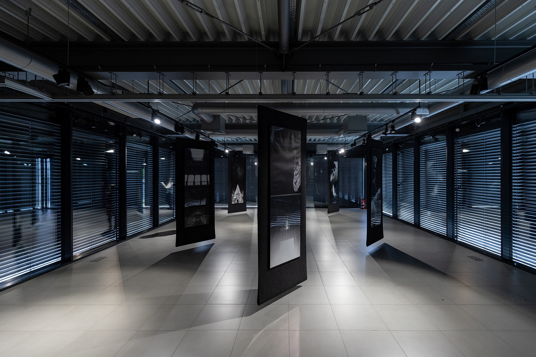 piotr barłóg widok wystawy w Śremie