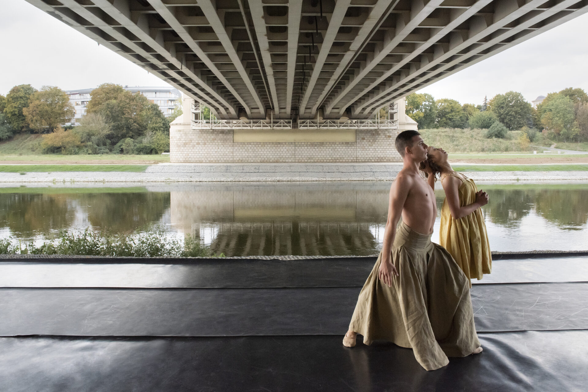 K. Grzeszczuk ,,HIGHLANDER’’ / projekt kostiumów do etiudy baletowej prezentowanej w formie filmu krótkometrażowego / choreografia: Viktor Davydiuk (Ukraina) / wystawa ,,Inspace_Exspace’ / Galeria Słodownia +1 / Stary Browar / Poznań 2024 (fot. Ewelina Piguła)