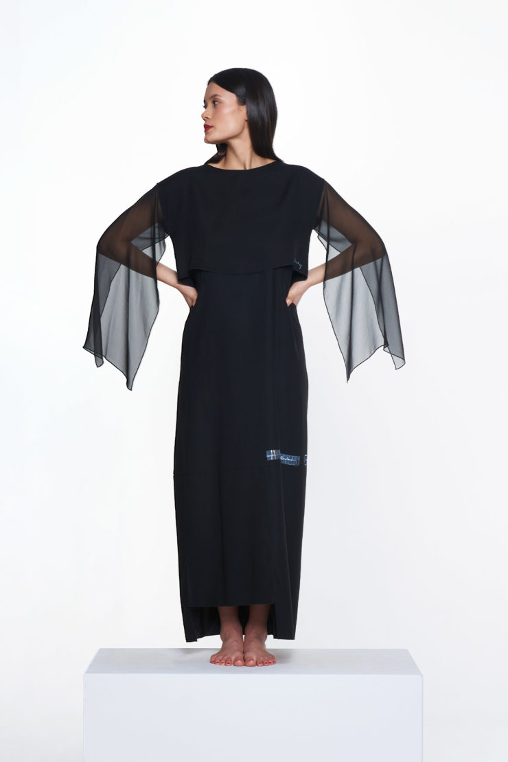 A. Regimowicz-Korytowska SLOW MOTION / kolekcja kilkunastu ubiorów, wykonanych z naturalnych tkanin jedwabnych / pokaz w ramach Gali Polskiej Mody/ Concordia Design, Poznań (2023) https://korytowska.pl/kolekcje/slow-motion/