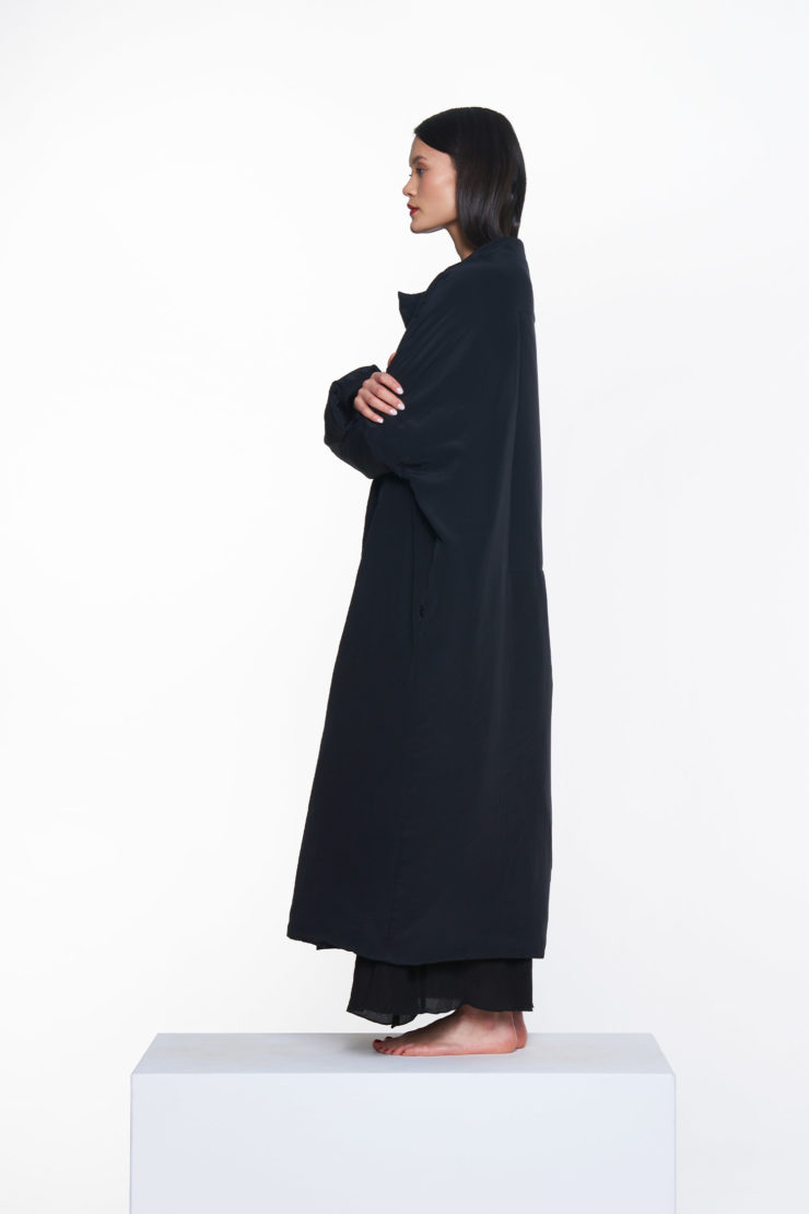 A. Regimowicz-Korytowska SLOW MOTION / kolekcja kilkunastu ubiorów, wykonanych z naturalnych tkanin jedwabnych / pokaz w ramach Gali Polskiej Mody/ Concordia Design, Poznań (2023) https://korytowska.pl/kolekcje/slow-motion/