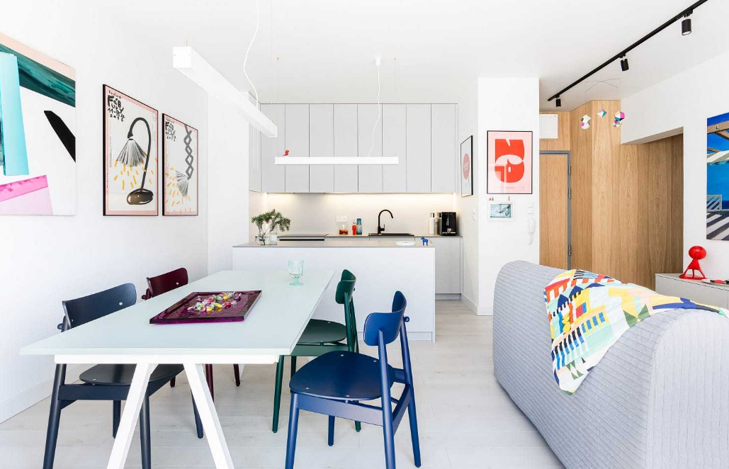 R. Gruszewski MIESZKANIE PRYWATNE przy ul. Niedziałkowskiego w Poznaniu/ projekt aranżacji wnętrz i nadzór nad realizacją (powierzchnia 54 m²)/ projekt upublicznienie jako artykuł na portalu branżowym DesignAlive oraz na wystawie finałowej 7. Międzynarodowego Biennale Architektury Wnętrz w Krakowie/ Małopolski Ogród Sztuki, Kraków, 2022 (fot. Weronika Trojanowska)