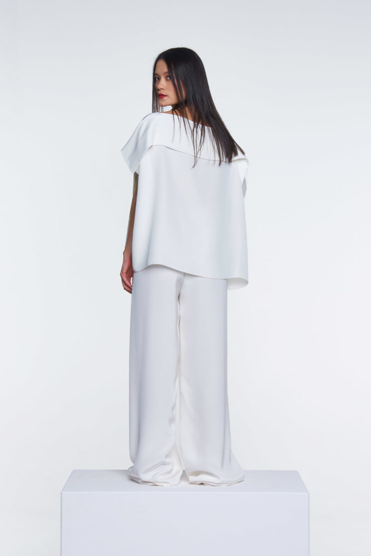 A. Regimowicz-Korytowska SLOW MOTION / kolekcja kilkunastu ubiorów, wykonanych z naturalnych tkanin jedwabnych / pokaz w ramach Gali Polskiej Mody/ Concordia Design, Poznań (2023) https://korytowska.pl/kolekcje/slow-motion/