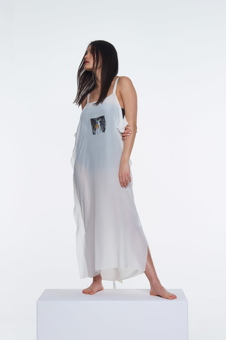 A. Regimowicz-Korytowska SLOW MOTION / kolekcja kilkunastu ubiorów, wykonanych z naturalnych tkanin jedwabnych / pokaz w ramach Gali Polskiej Mody/ Concordia Design, Poznań (2023) https://korytowska.pl/kolekcje/slow-motion/