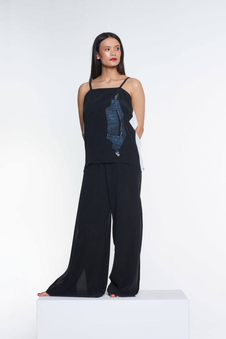 A. Regimowicz-Korytowska SLOW MOTION / kolekcja kilkunastu ubiorów, wykonanych z naturalnych tkanin jedwabnych / pokaz w ramach Gali Polskiej Mody/ Concordia Design, Poznań (2023) https://korytowska.pl/kolekcje/slow-motion/