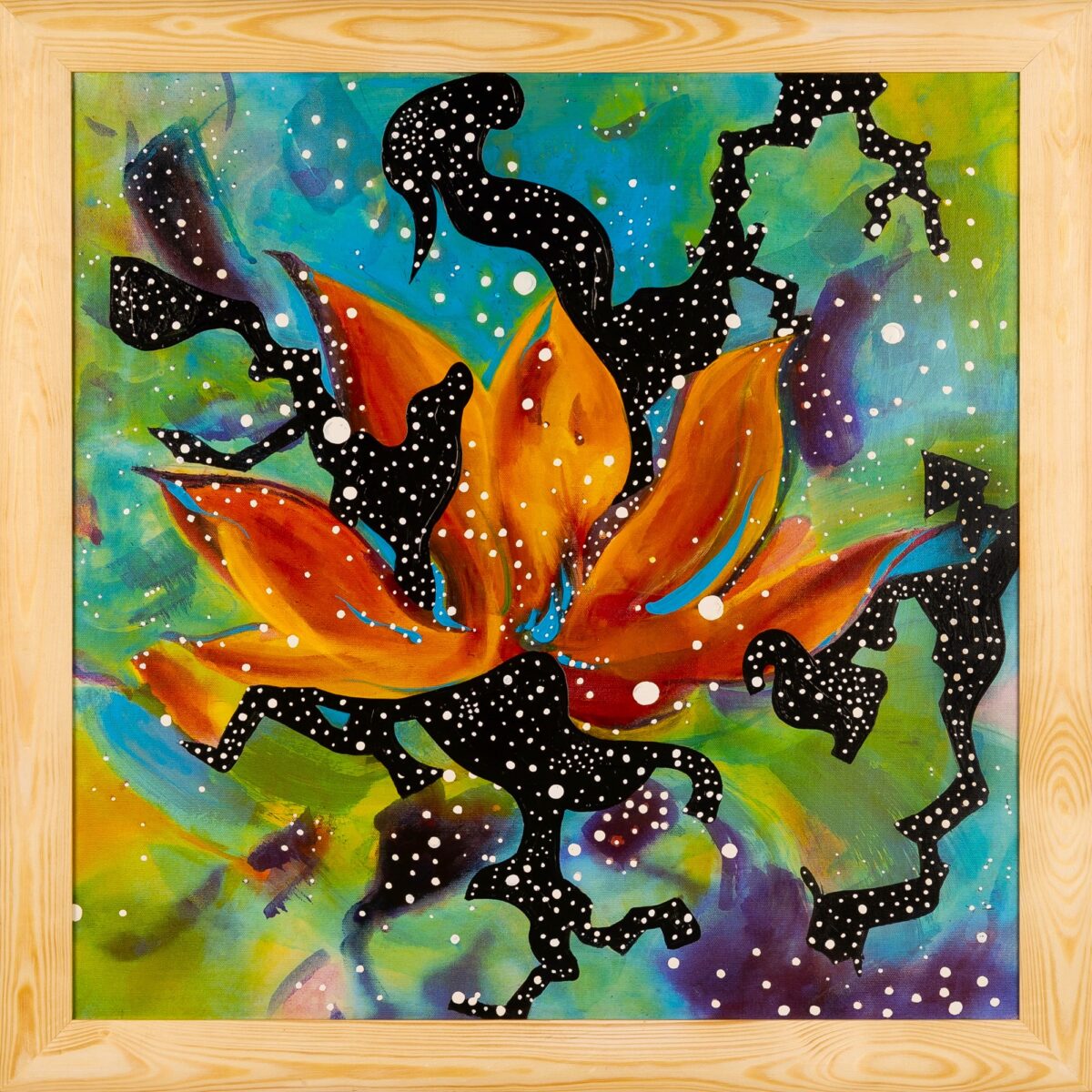 Egzotyczny kwiat, wynurzający się z sennej scenerii